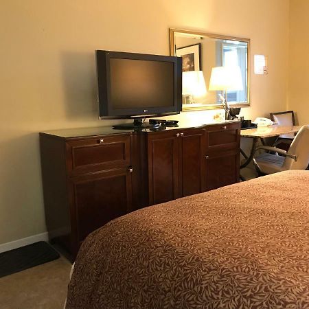 Cardinal Court Motel Сен Тома Екстериор снимка