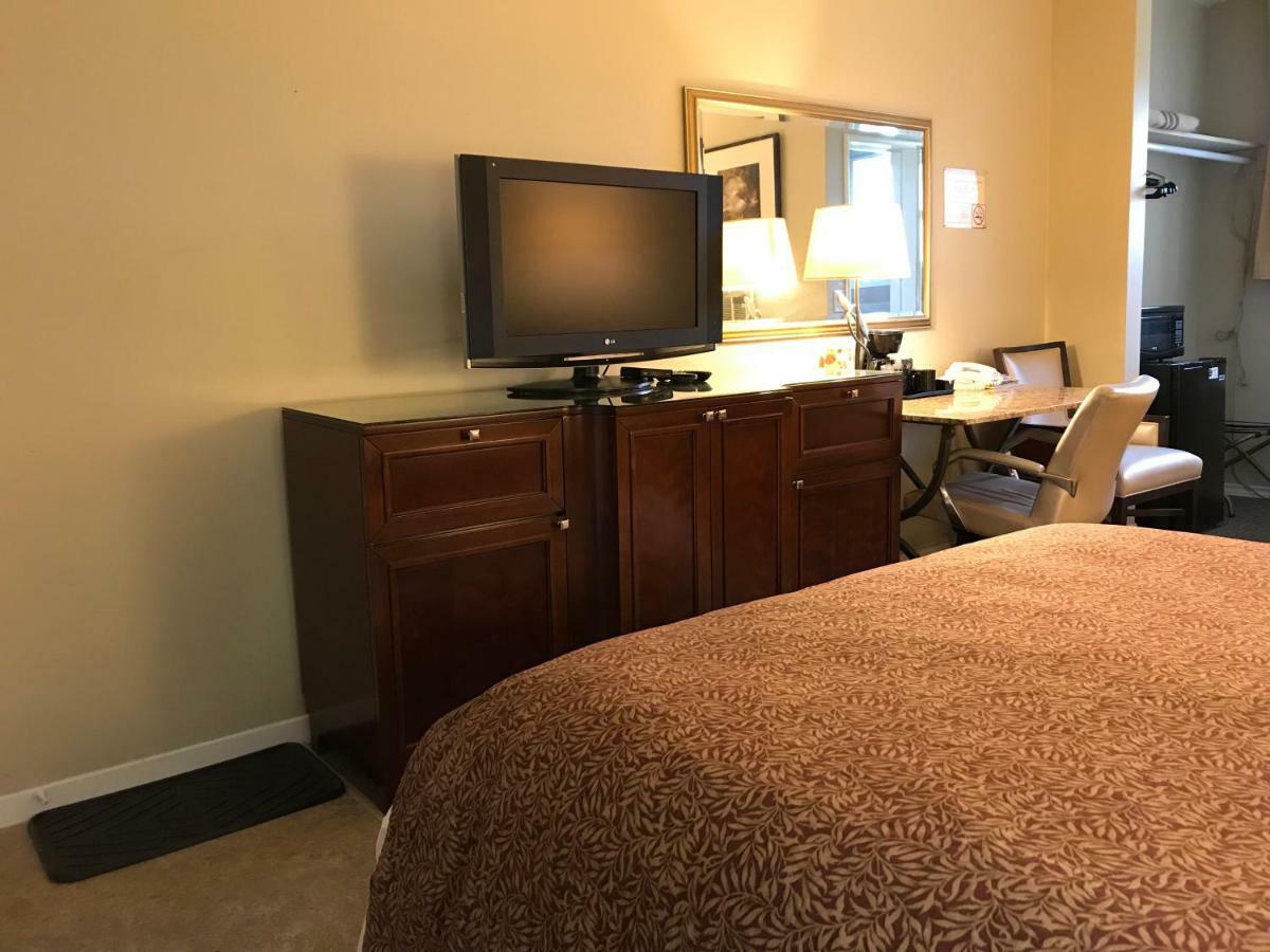 Cardinal Court Motel Сен Тома Екстериор снимка